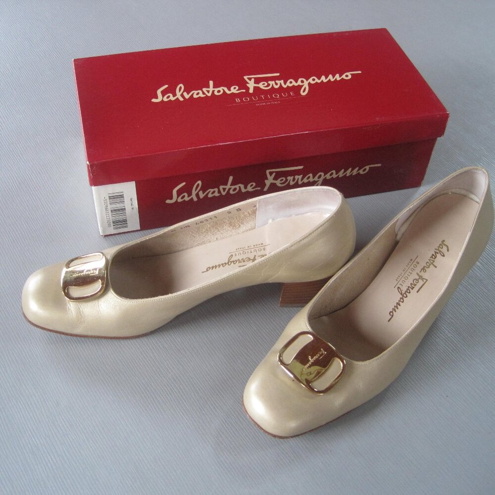 Salvatore Ferragamo Boutique Shoes 9 B Gently Worn with Box